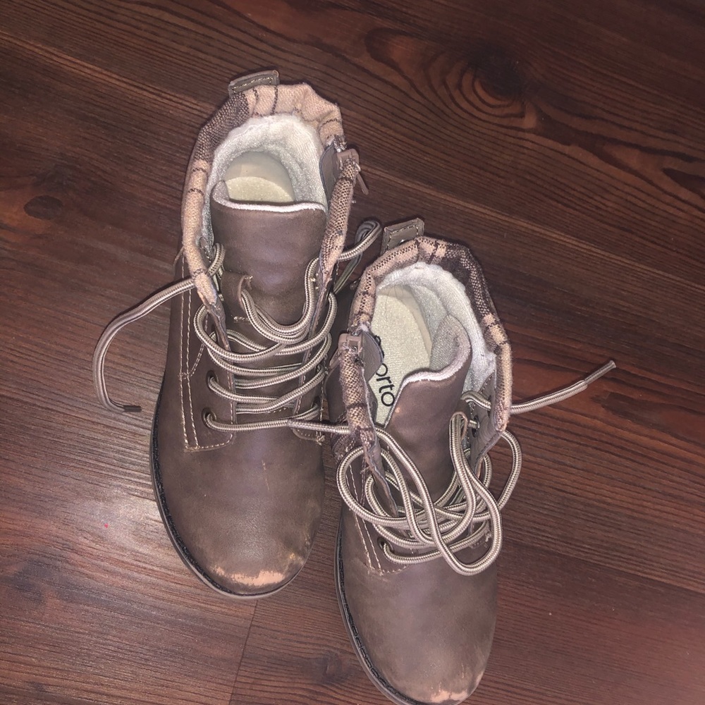 Boots - Picture 3 of 3
